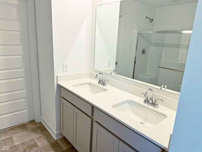 Building Photo - 769 Felix Dr