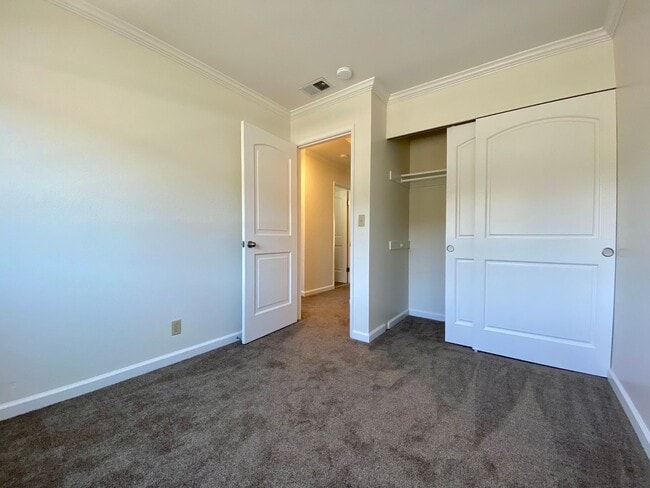 Building Photo - Newly Renovated Condo with NEW KITCHEN! - ...