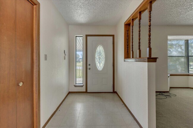 Building Photo - 8929 NE 52nd St