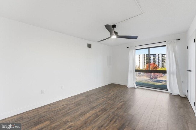 Building Photo - 250 S Reynolds St