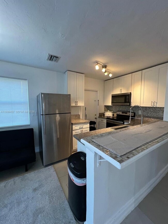 Building Photo - 2920 NW 11th Pl