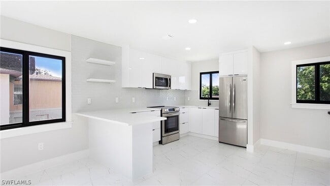 Building Photo - 9002 Somerset Ln