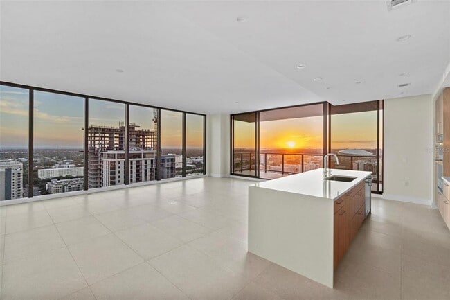 Building Photo - 275 1st Ave S