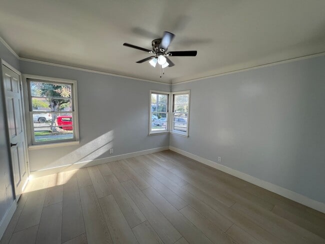Building Photo - Burbank 3 bedroom 2 bathroom house for ren...