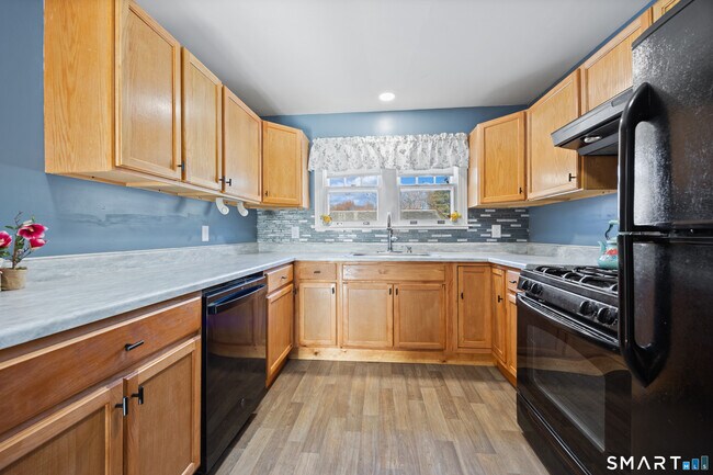 Building Photo - 120 Patterson St