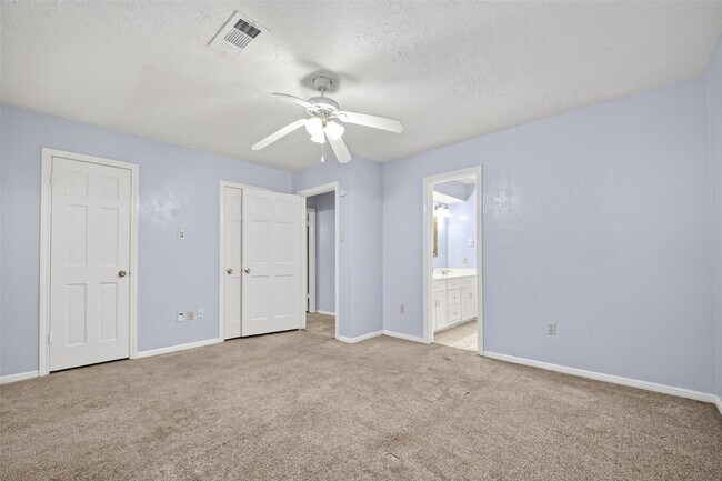 Building Photo - 8103 Oak Moss Dr