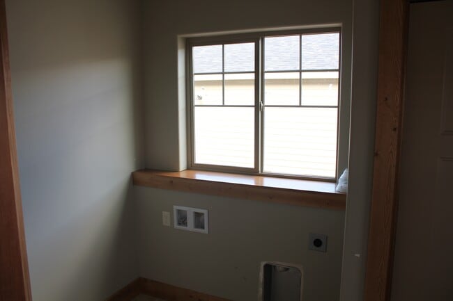 Building Photo - 3689 Pipestone St