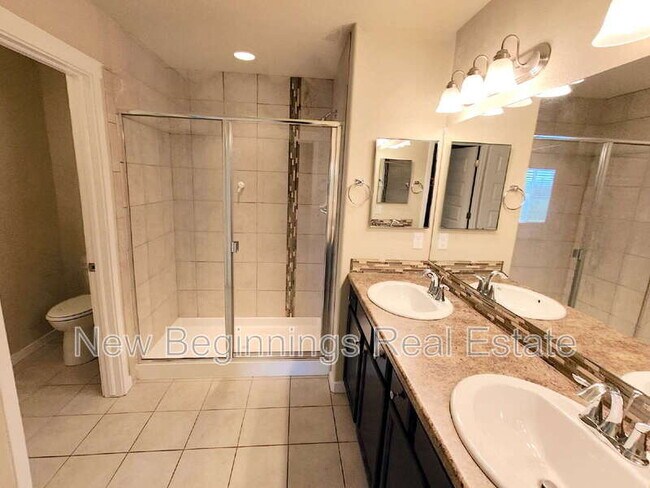 Building Photo - 2562 Ellingwood Dr