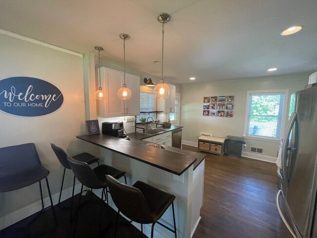 Building Photo - Updated 3 Bedroom Home