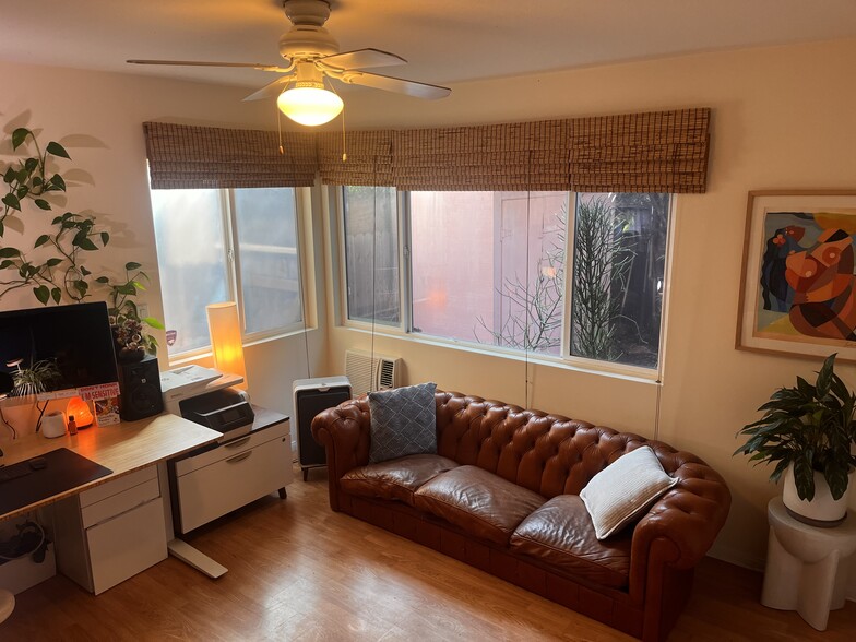 Building Photo - 3641 Kelton Ave