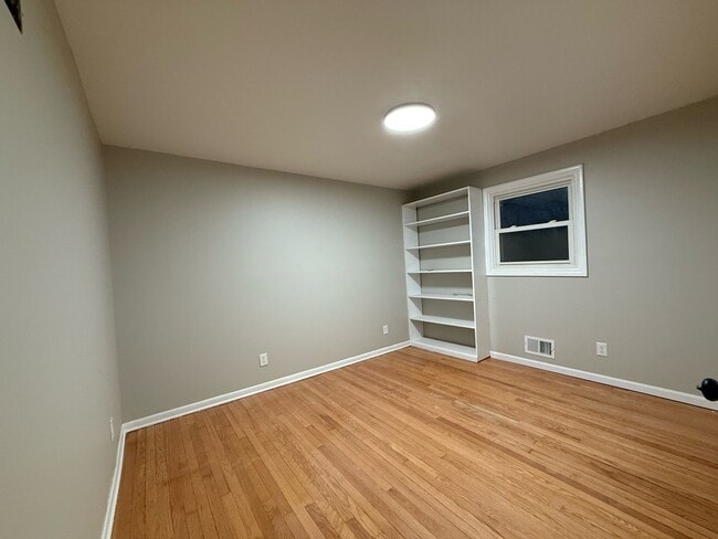 Building Photo - 9900 Richmond Dr