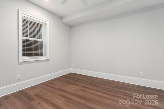 Building Photo - 805 Naples Dr