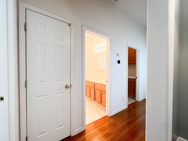 Building Photo - Spacious Single Story 3 Bd, 2 Ba Home in S...