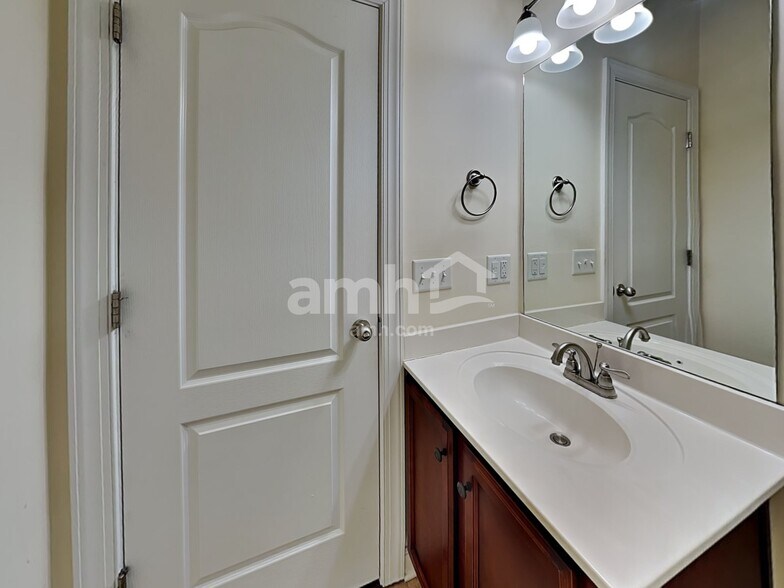 Building Photo - 7275 Santeelah Way