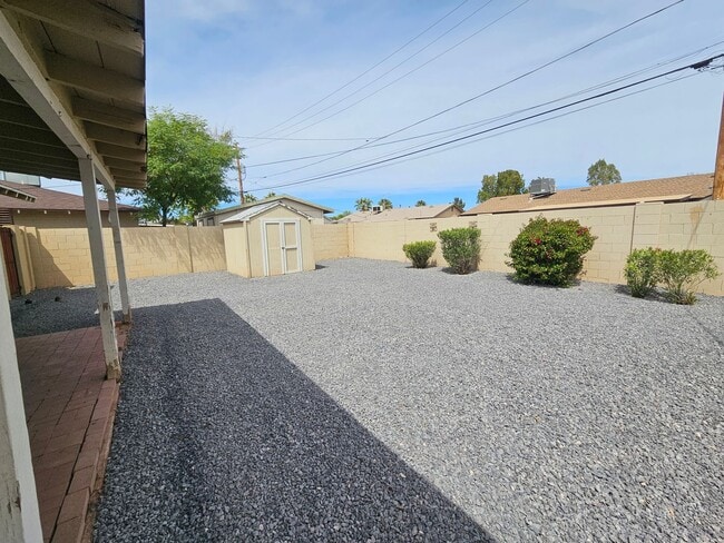 Building Photo - Scottsdale - 5 bedroom, 3 bath - Remodeled...