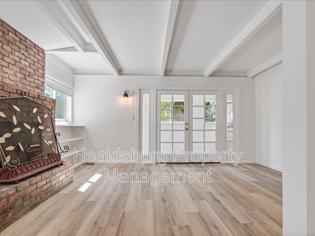 Building Photo - 2054 Madrone Ave