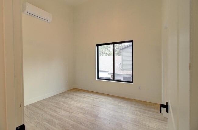 Building Photo - 1221 East Emma Drive