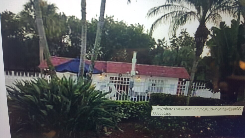 Building Photo - 3550 NW 8th Ave