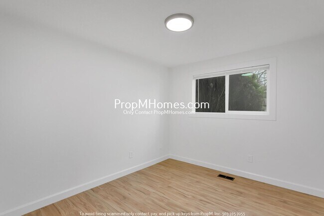 Building Photo - Newly Updated 3 Bedroom Aloha Home - Huge Yard!