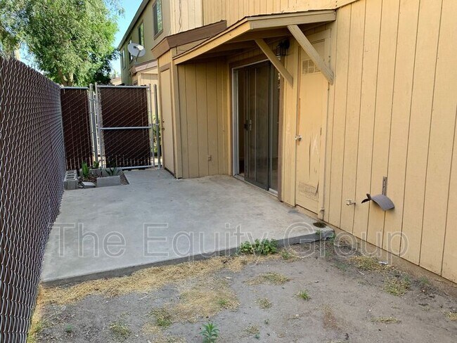Building Photo - 3936 W Meadow Ave