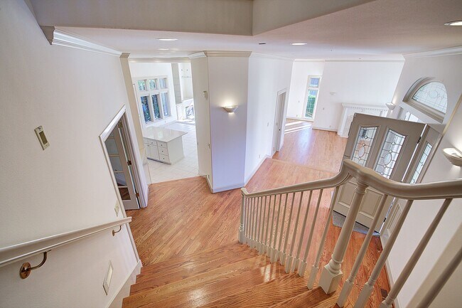 Building Photo - 4bd/4ba Kirkland House