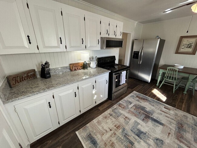 Building Photo - Furnished 2/2 House in Downtown Ellijay- $1,995