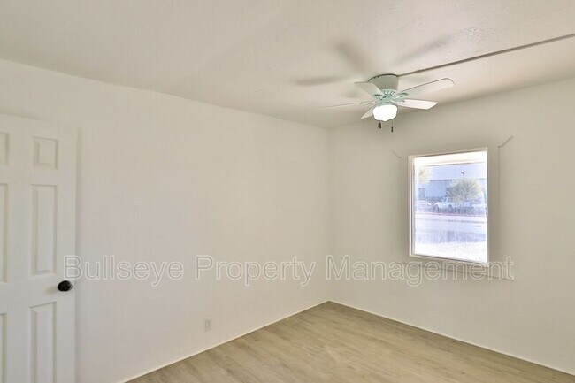 Building Photo - 102 E Hatcher Rd