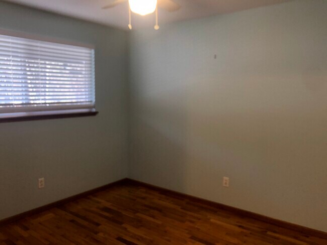 Building Photo - 1405 NW Clifford St