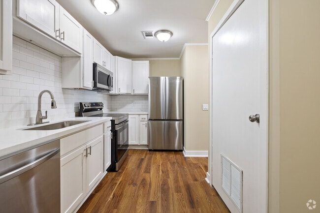 3BR, 2BA - 1,100SF - Kitchen - The Vue
