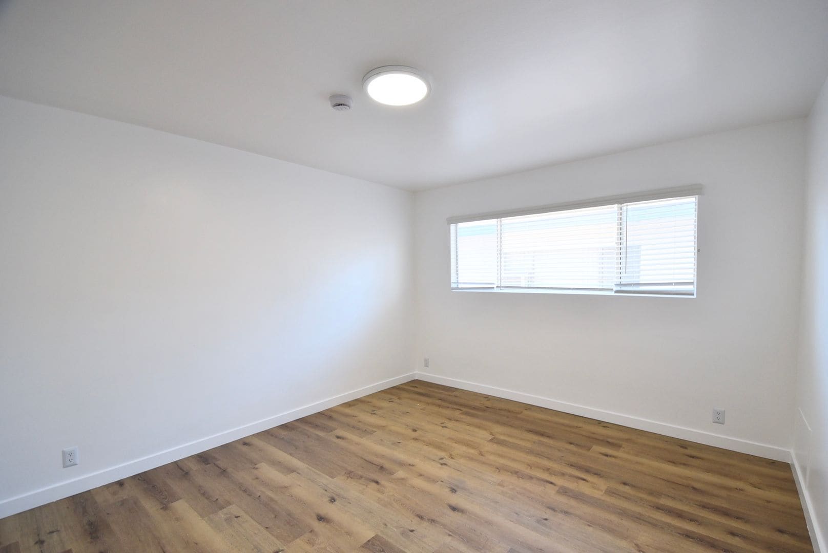 Building Photo - 14706 Dickens St