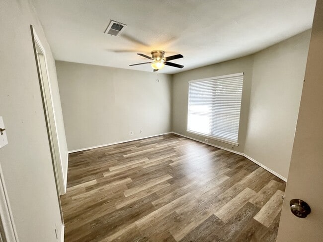 Building Photo - 2203 Canterbury Ct