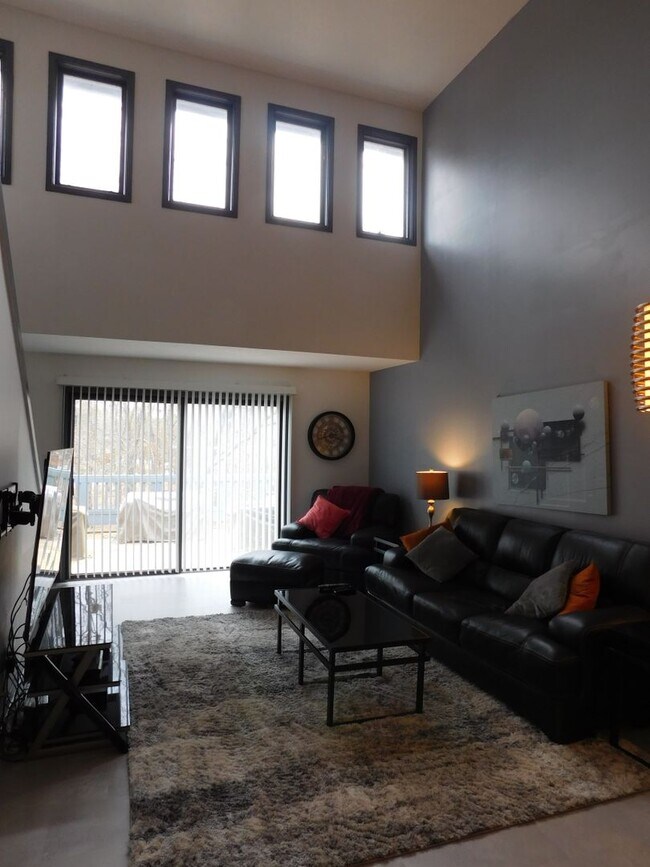 Building Photo - 1607 Harbourside Dr