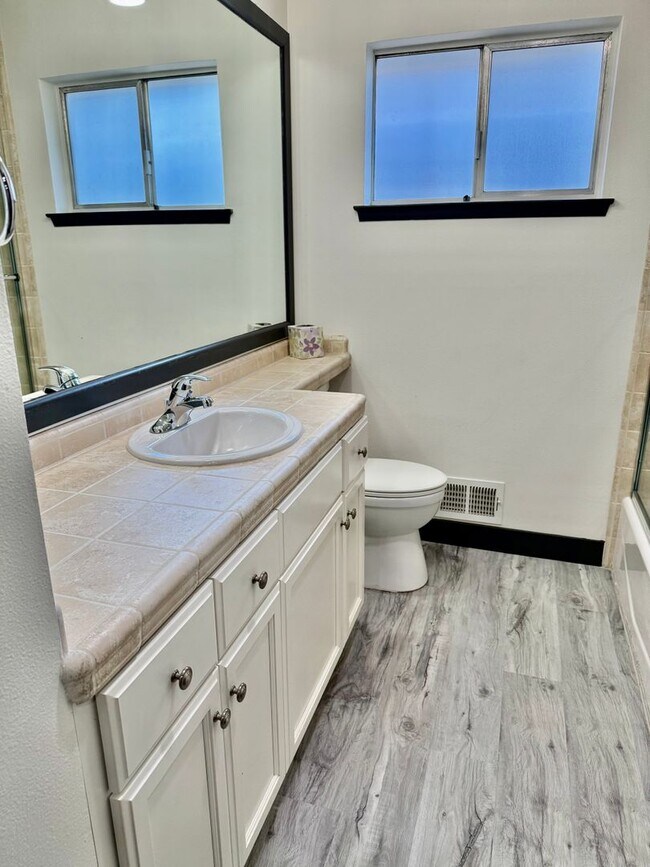 Building Photo - Beautiful remodeled home