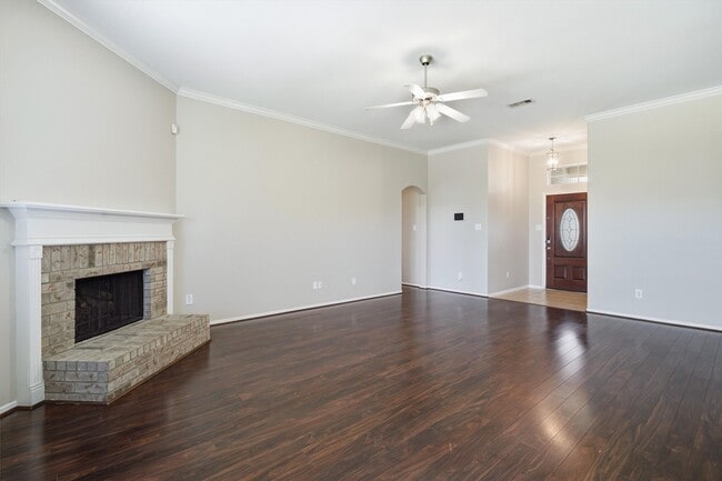 Building Photo - 2506 Barton Springs St