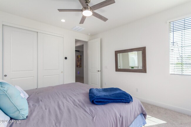 Building Photo - 12075 N San Clemente St