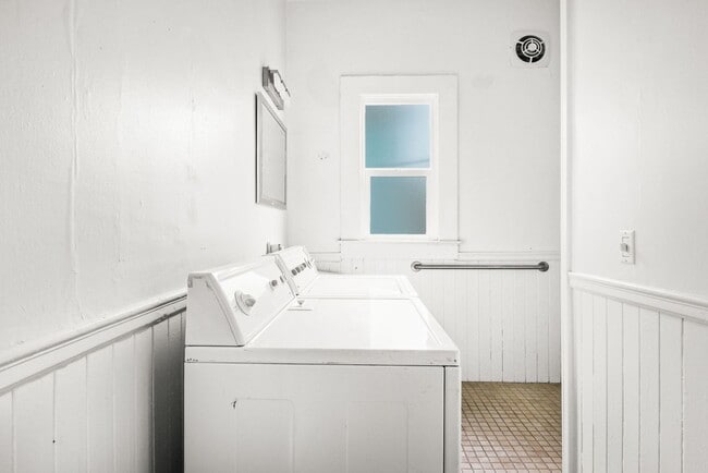 Building Photo - 70 NE Tillamook St