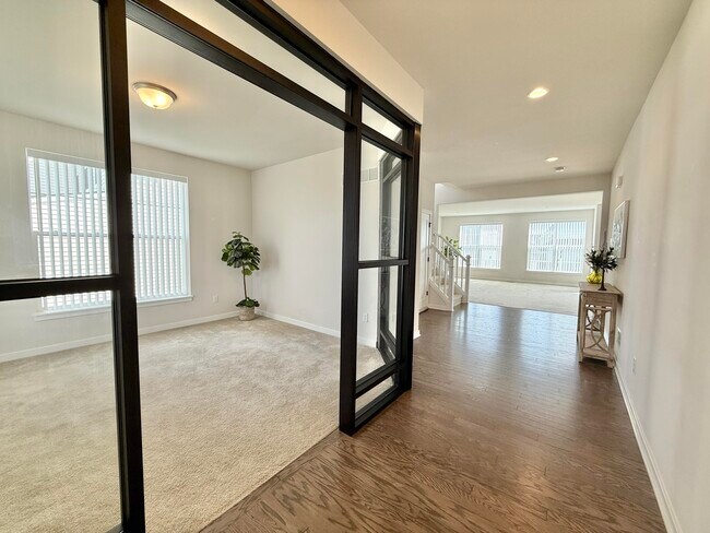 Building Photo - 6394 S Trailwoods Dr