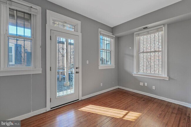 Building Photo - 424 11th St NE