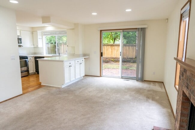 Building Photo - 3bd/2.25ba Sammamish House