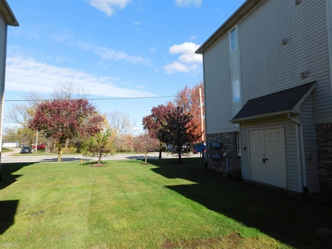 Building Photo - 3 br, 2 bath Condo - 857 Brandon Ave 857B