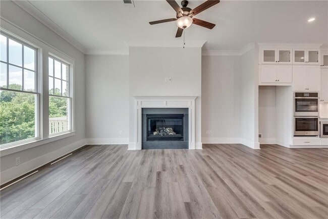 Building Photo - 435 Maplewood Dr