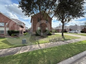 Building Photo - 1618 Nestledown Dr