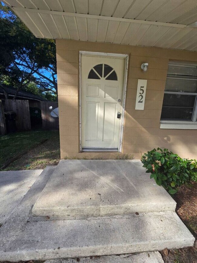 Building Photo - Lovely 1/2 Duplex in St Cloud