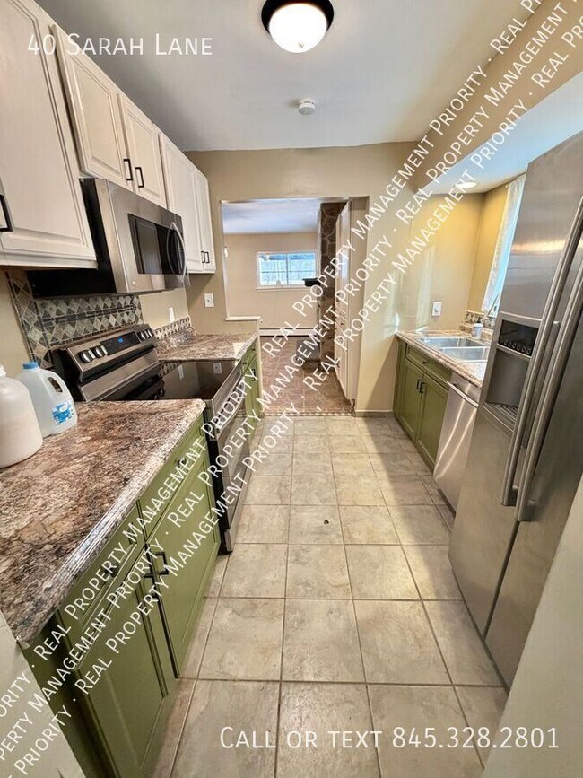 Building Photo - 40 Sarah Ln