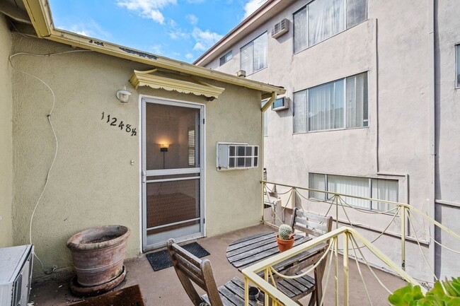 Building Photo - 11248 La Maida St