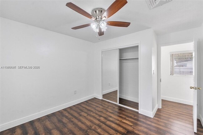 Building Photo - 2261 Utopia Dr