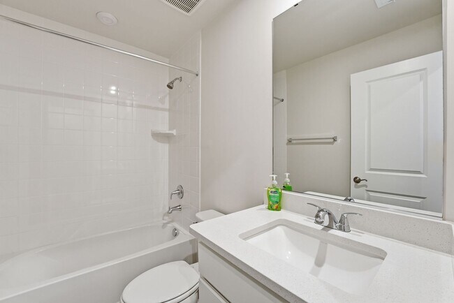 Building Photo - 6066 Beake St