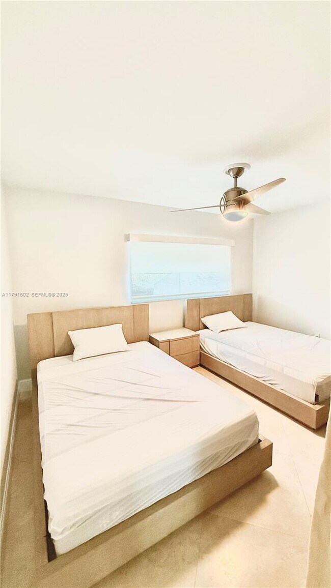 Building Photo - 4000 NE 170th St