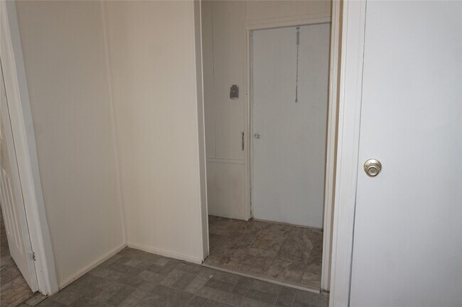 Building Photo - 10970 Maywood St