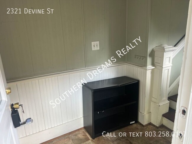 Building Photo - Charming 2-Bedroom Home in Prime Devine St...